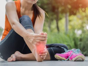 runner pain woman 300x225 Los Angeles Pain Relief